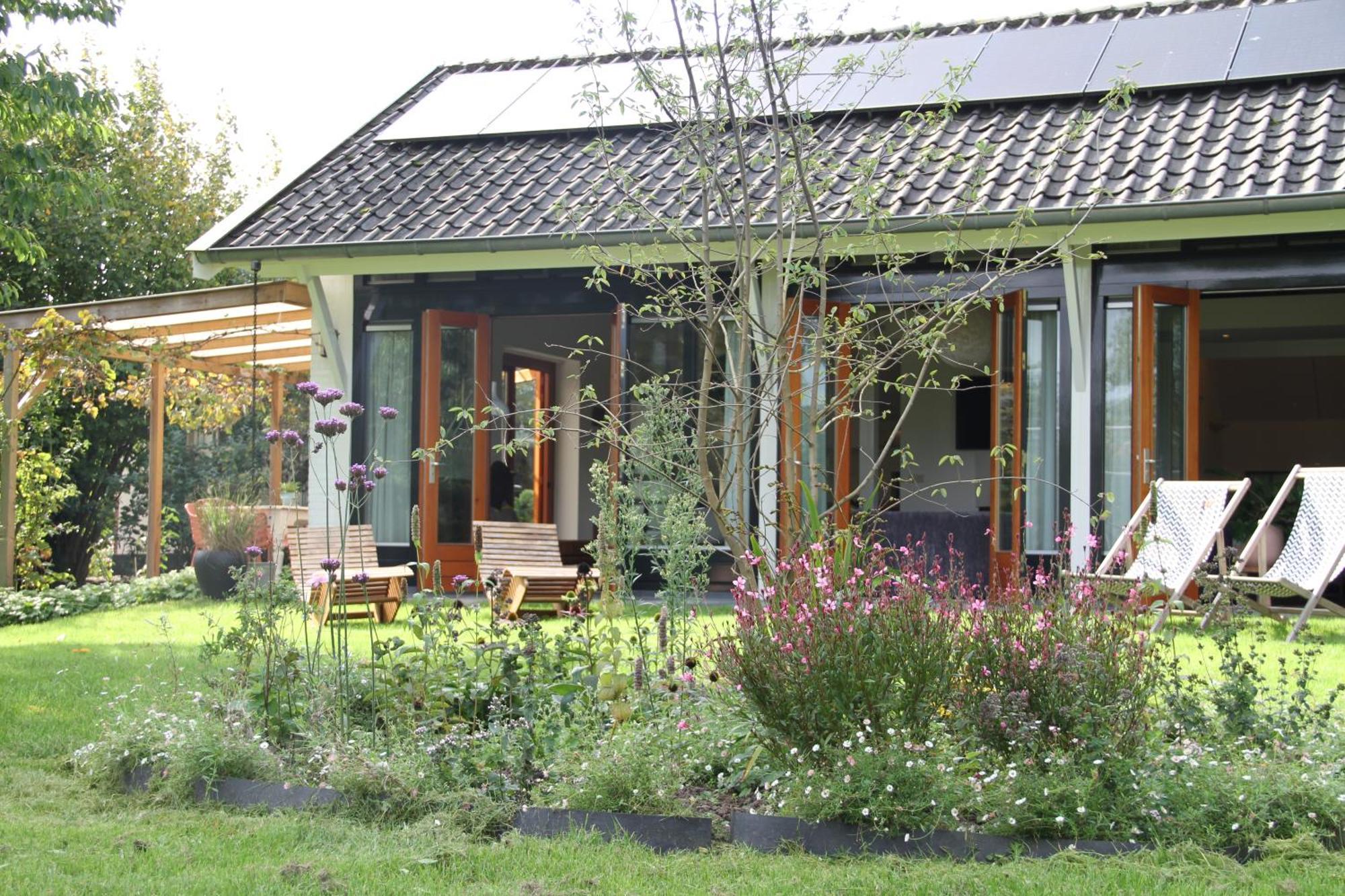 Familiehuis De Betuwe Met Prive Kunstgras Tennisbaan En Sauna Villa Erichem Exterior photo